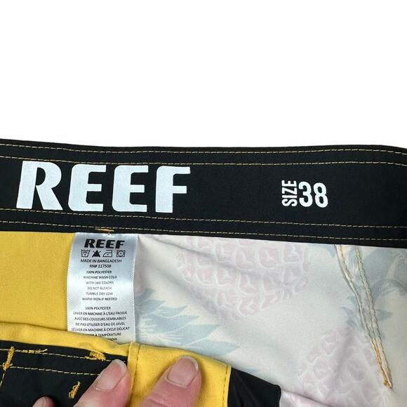 REEF Pineapple Board Shorts Swim Trunks Sz 38 Surf Beach Volleyball - Picture 3 of 6